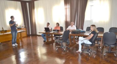 Egresso de Arquitetura e Urbanismo apresenta projeto no gabinete do prefeito de Piumhi