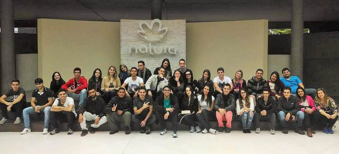 Alunos do UNIFOR-MG visitam fábrica da Natura em Cajamar, São Paulo