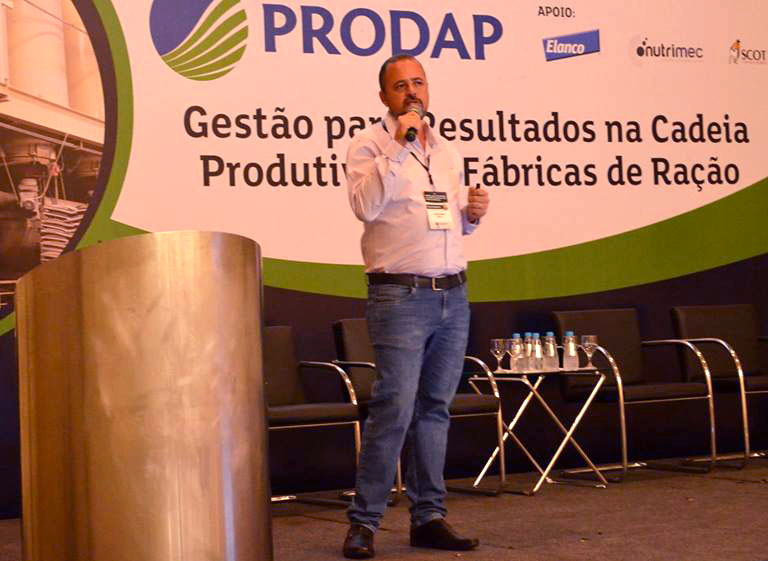PROFESSOR CONCLUI MESTRADO EM DIREITO INTERNACIONAL