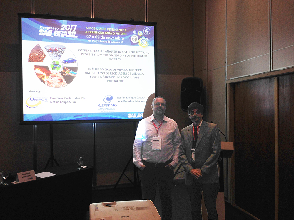Professor do UNIFOR-MG apresenta artigo em Congresso Internacional