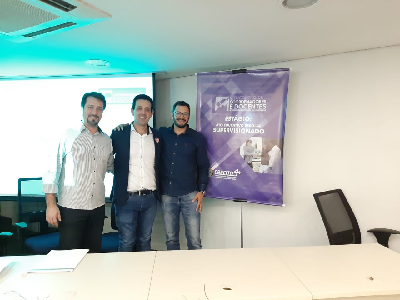 CURSO DE FISIOTERAPIA É REPRESENTADO EM ENCONTRO DO CREFITO