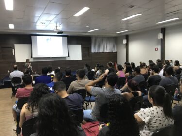 CURSO DE MARKETING PROMOVE PALESTRA SOBRE MÍDIAS SOCIAIS