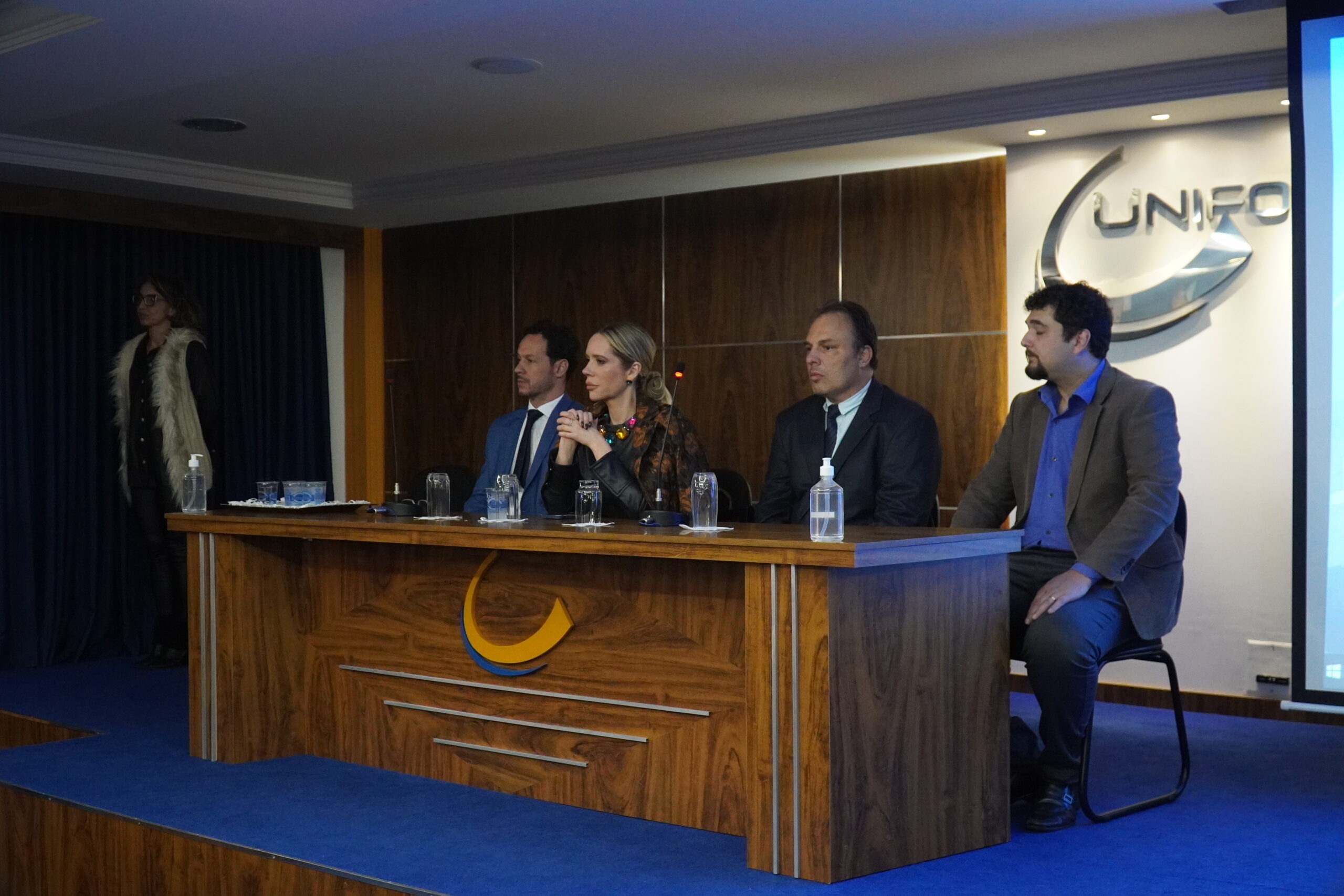 SEMANA JURÍDICA ATRAI CENTENAS DE PARTICIPANTES