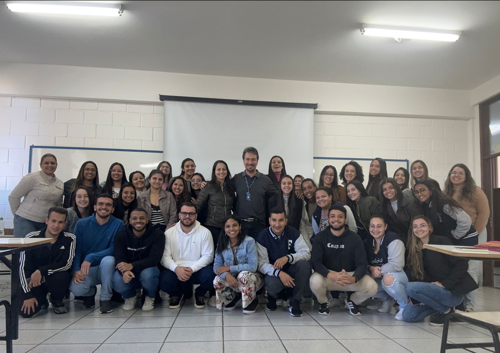 ESTAGIÁRIOS PARTICIPAM DE ATIVIDADE DE APRIMORAMENTO EM FISIOTERAPIA