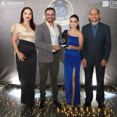 EAD DO UNIFOR-MG RECEBE PRÊMIO TOP OF MIND EM SANTO ANTÔNIO DO MONTE
