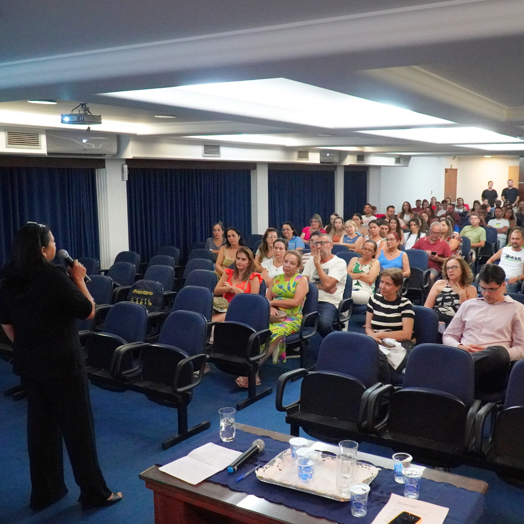 COLÉGIO UNIFOR RECEBE PAIS DE ALUNOS NO CENTRO UNIVERSITÁRIO