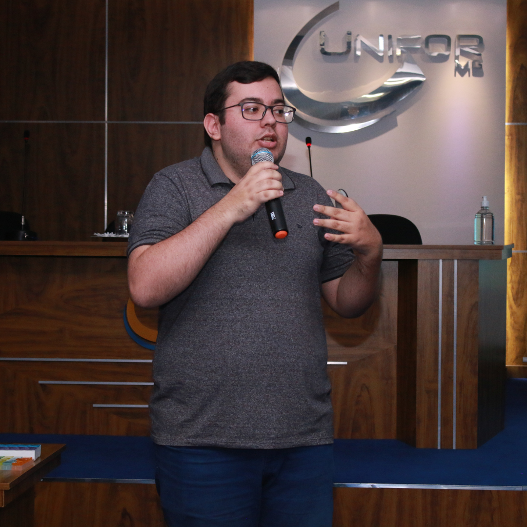 UNIFOR-MG APRESENTA MINICURSO SOBRE PREPARO E ADMINISTRAÇÃO DE MEDICAMENTOS COMUNS E DE ALTA VIGILÂNCIA