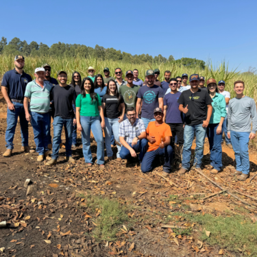 ALUNOS DE ENGENHARIA AGRONÔMICA FAZEM VISITA TÉCNICA NA CACHAÇA FESTIMINAS