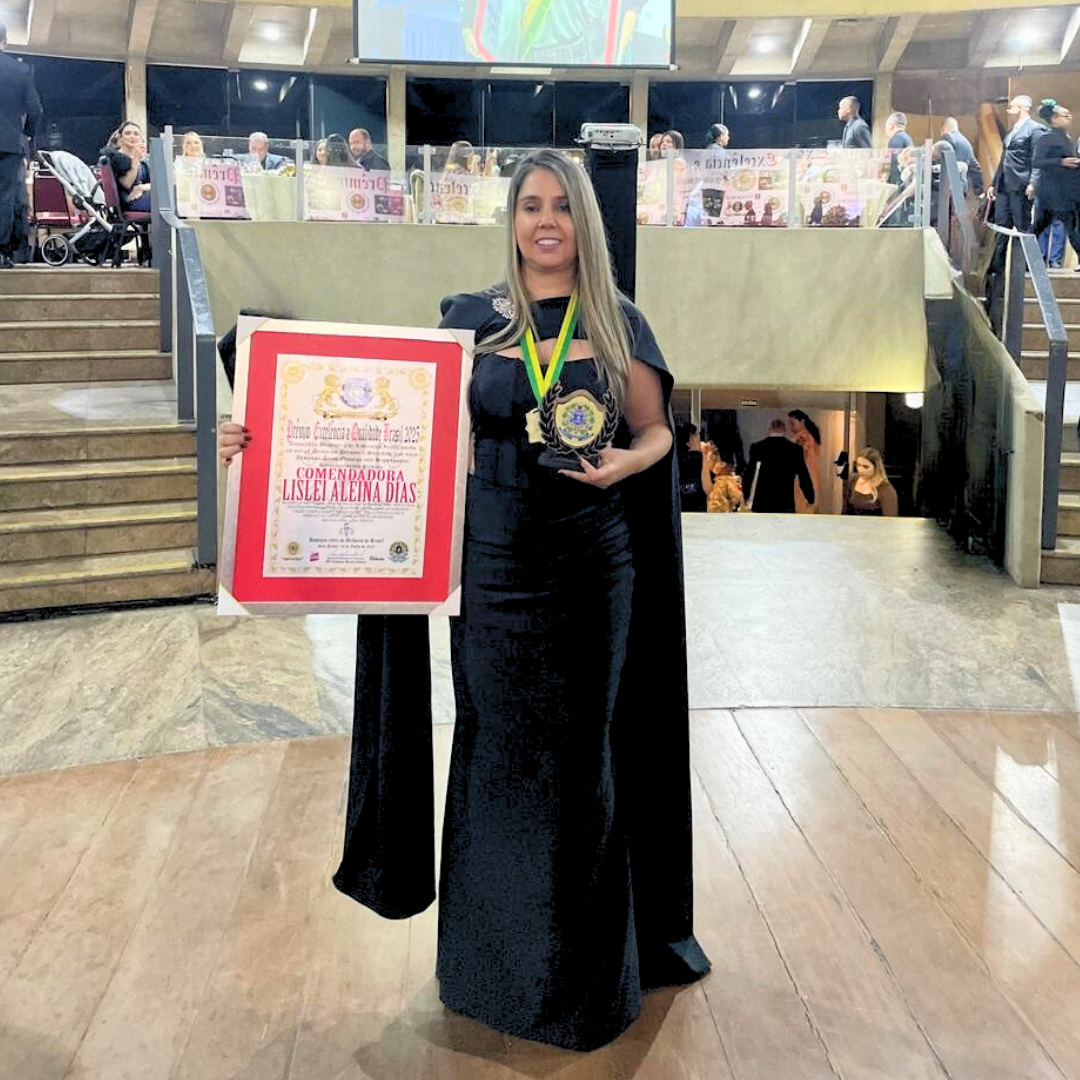 EGRESSA DO UNIFOR-MG É HOMENAGEADA COM COMENDA NACIONAL DE EXCELÊNCIA EM SÃO PAULO
