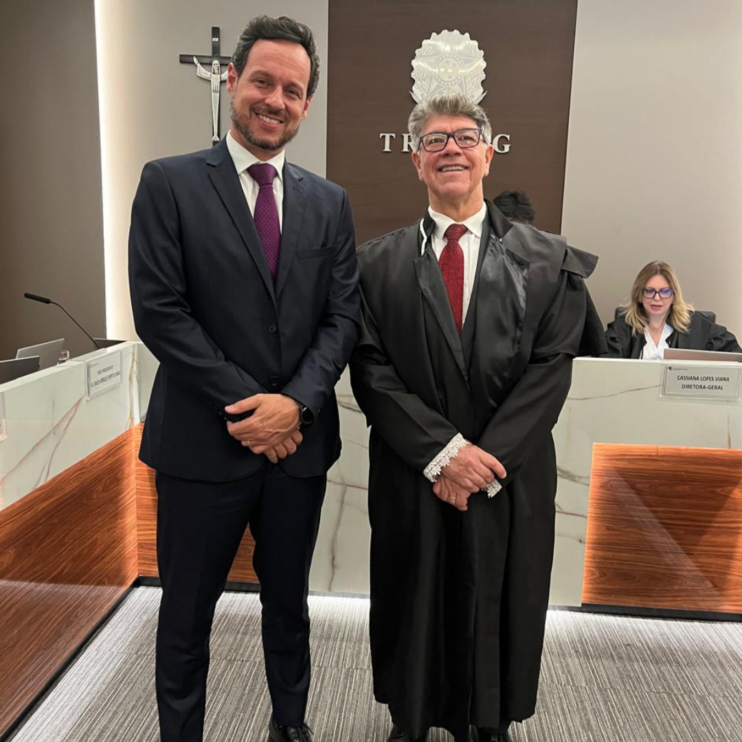 PRESIDENTE DA FUOM PRESTIGIA POSSE DO NOVO JUIZ EFETIVO DO TRE-MG