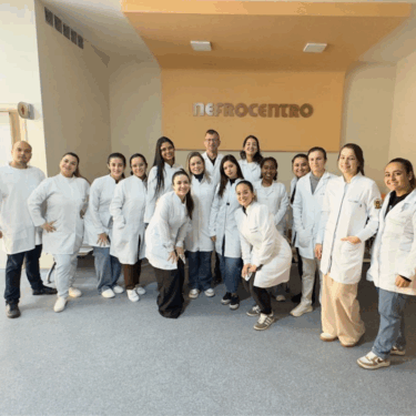 ALUNOS DE ENFERMAGEM REALIZAM VISITA TÉCNICA AO NEFROCENTRO DE FORMIGA-MG