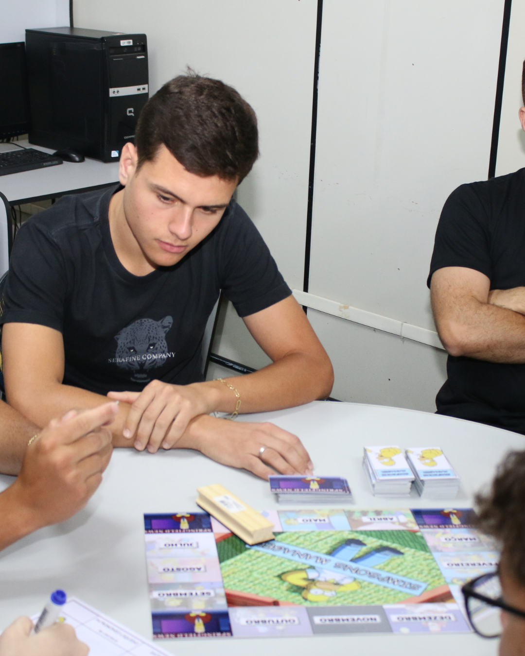 ALUNOS DE ADMINISTRAÇÃO E CIÊNCIAS CONTÁBEIS DO UNIFOR-MG CRIAM JOGOS EMPRESARIAIS PARA ENSINAR FINANÇAS E INVESTIMENTOS