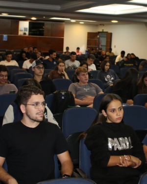 ALUNOS DE ENGENHARIA AGRONÔMICA DO UNIFOR-MG RECEBEM AULÃO SOBRE O USO DE INTELIGÊNCIA ARTIFICIAL