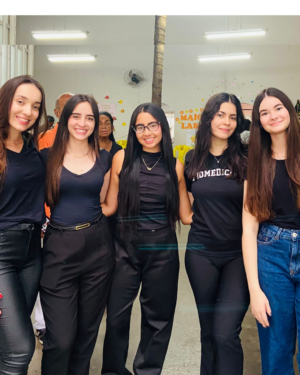 ALUNOS DE BIOMEDICINA DO UNIFOR-MG REALIZAM AÇÕES DE PROMOÇÃO À SAÚDE NO CENTRO DO IDOSO DE FORMIGA